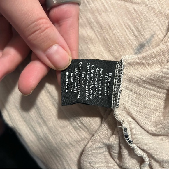 Rock & Republic Women's Black, Blue, and Beige Top with Sparkling Wing Design XL - Picture 3 of 6